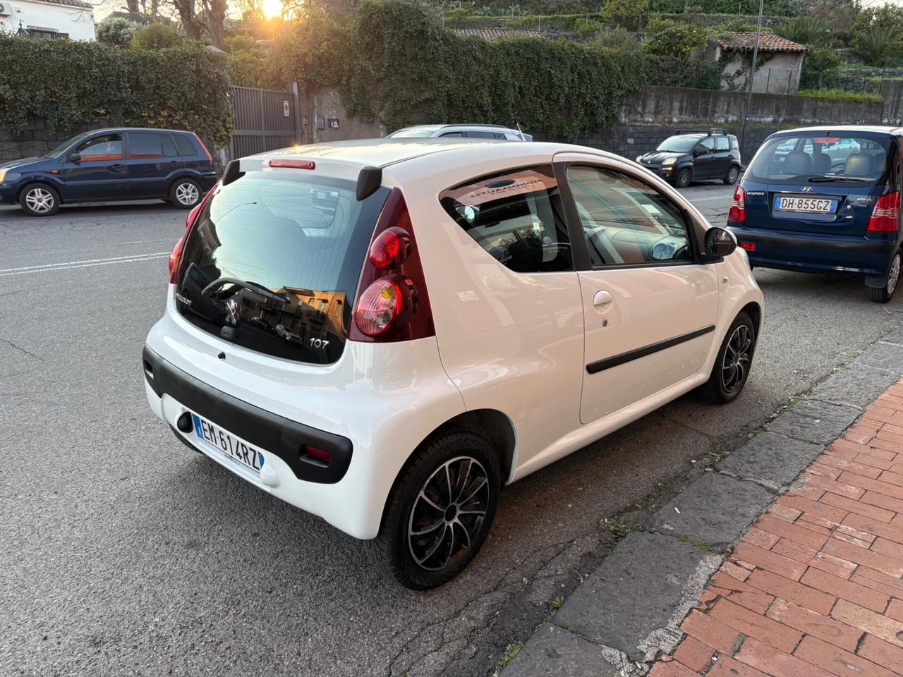 Peugeot 107 1.0 68CV 3p. 2012