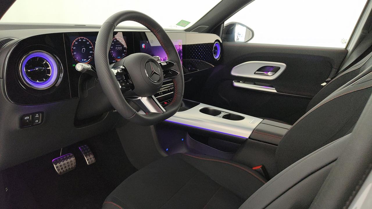 Mercedes-Benz GLB 250+ con tecnologia EQ