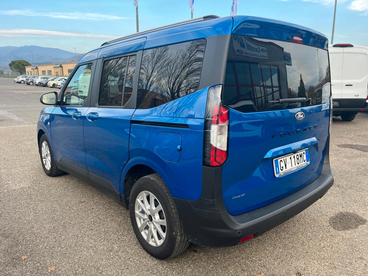 Ford Tourneo Courier 1.0 EcoBoost Titanium