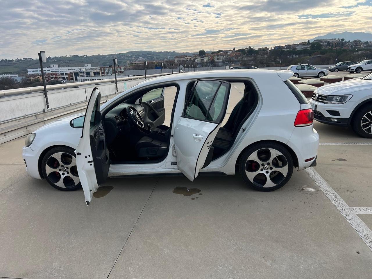 Volkswagen Golf GTI 2.0 TSI 5p.