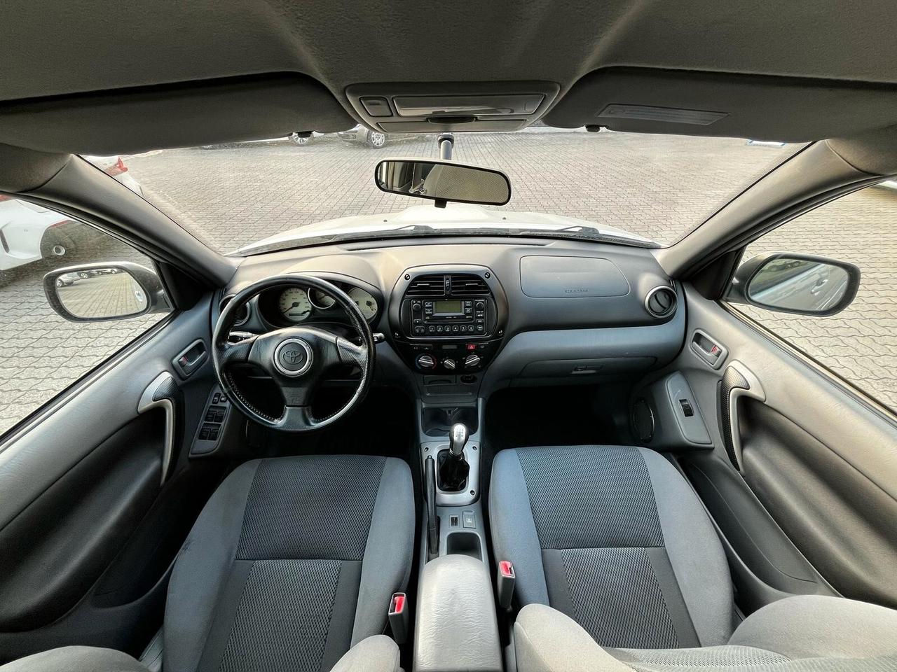 TOYOTA RAV 4 2.0 D-4D 5/P 4X4 SI A NEOPATENTATI