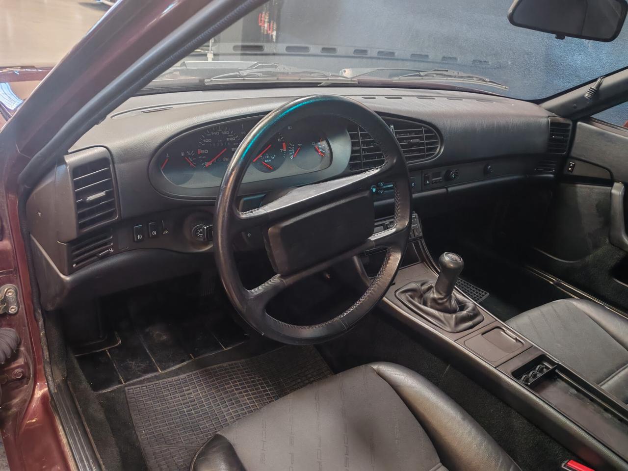 Porsche 944 Turbo targa oro