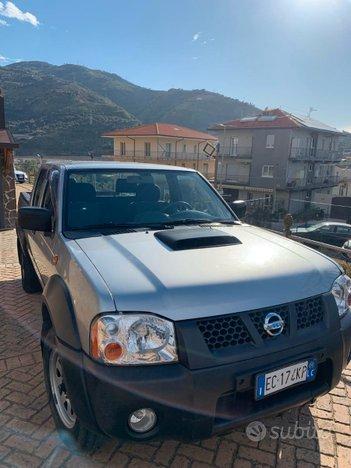 Nissan np 300 2.5 diesel