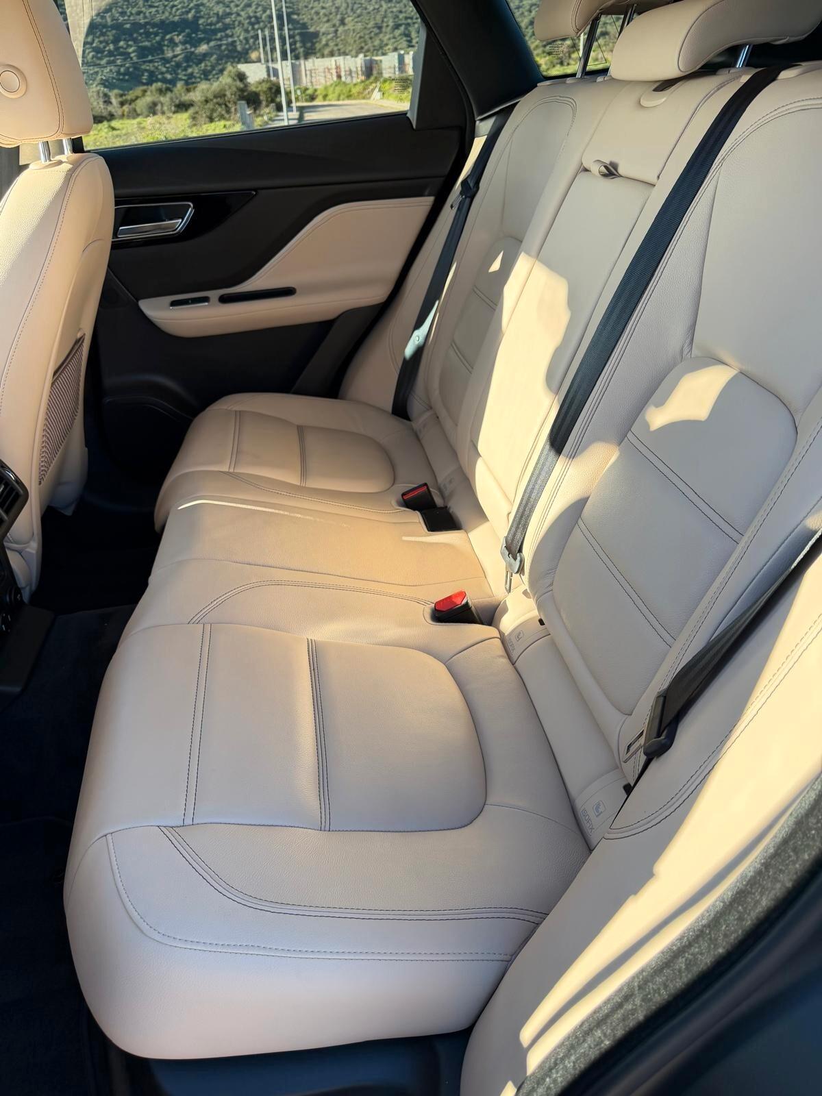 Jaguar F-Pace 2.0 D 180 CV FINANZIABILE