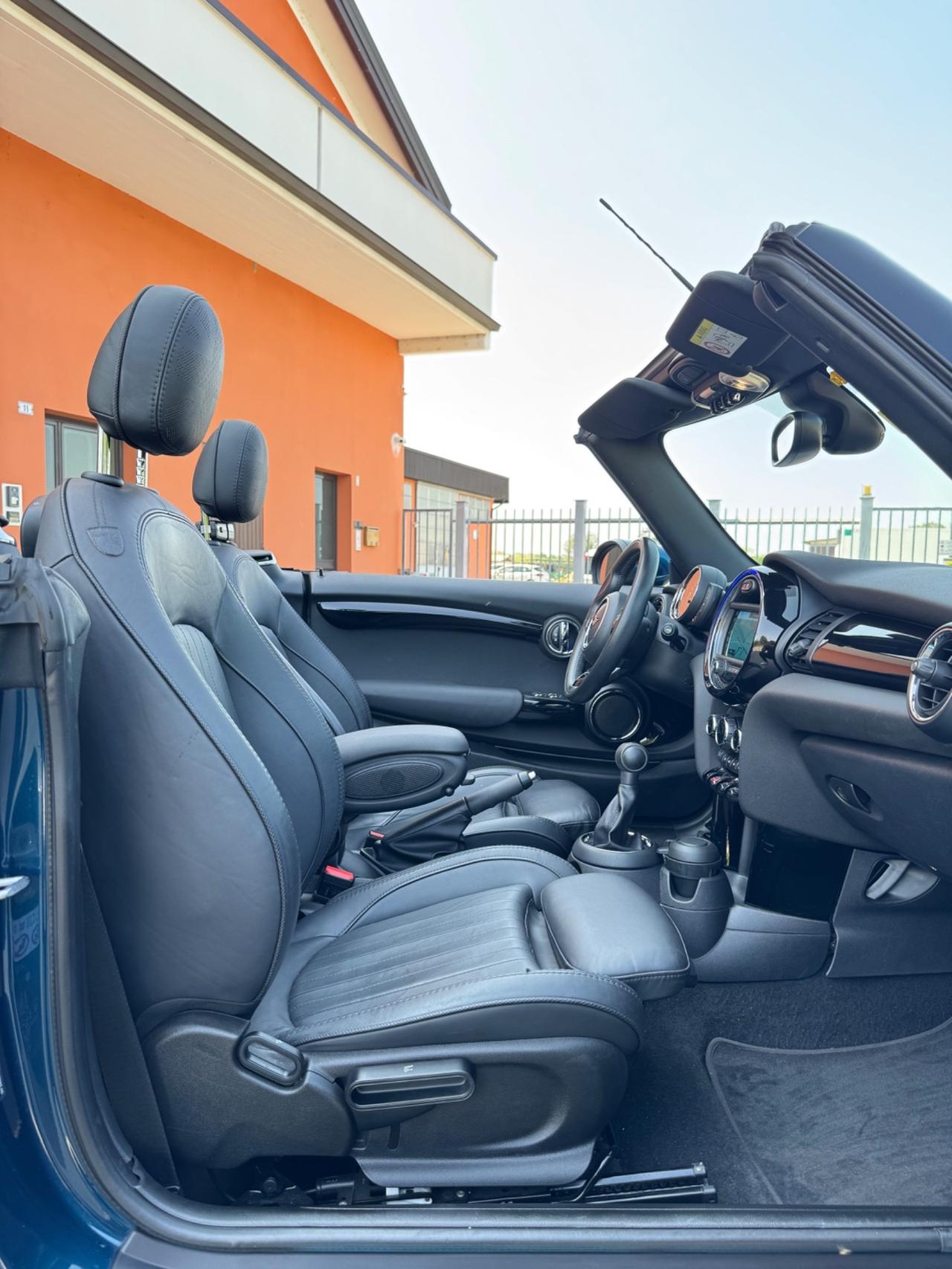 Mini 1.5 benzina One Cabrio si neopatentati