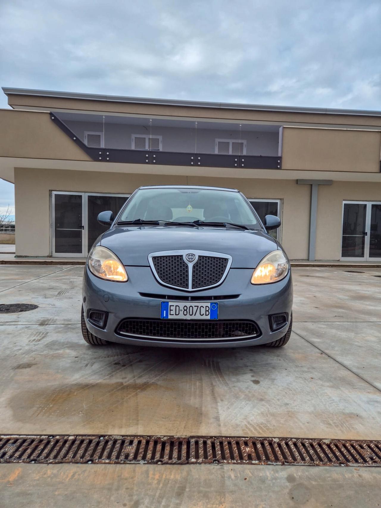 Lancia Ypsilon 1.3 MJT 75 CV Platino