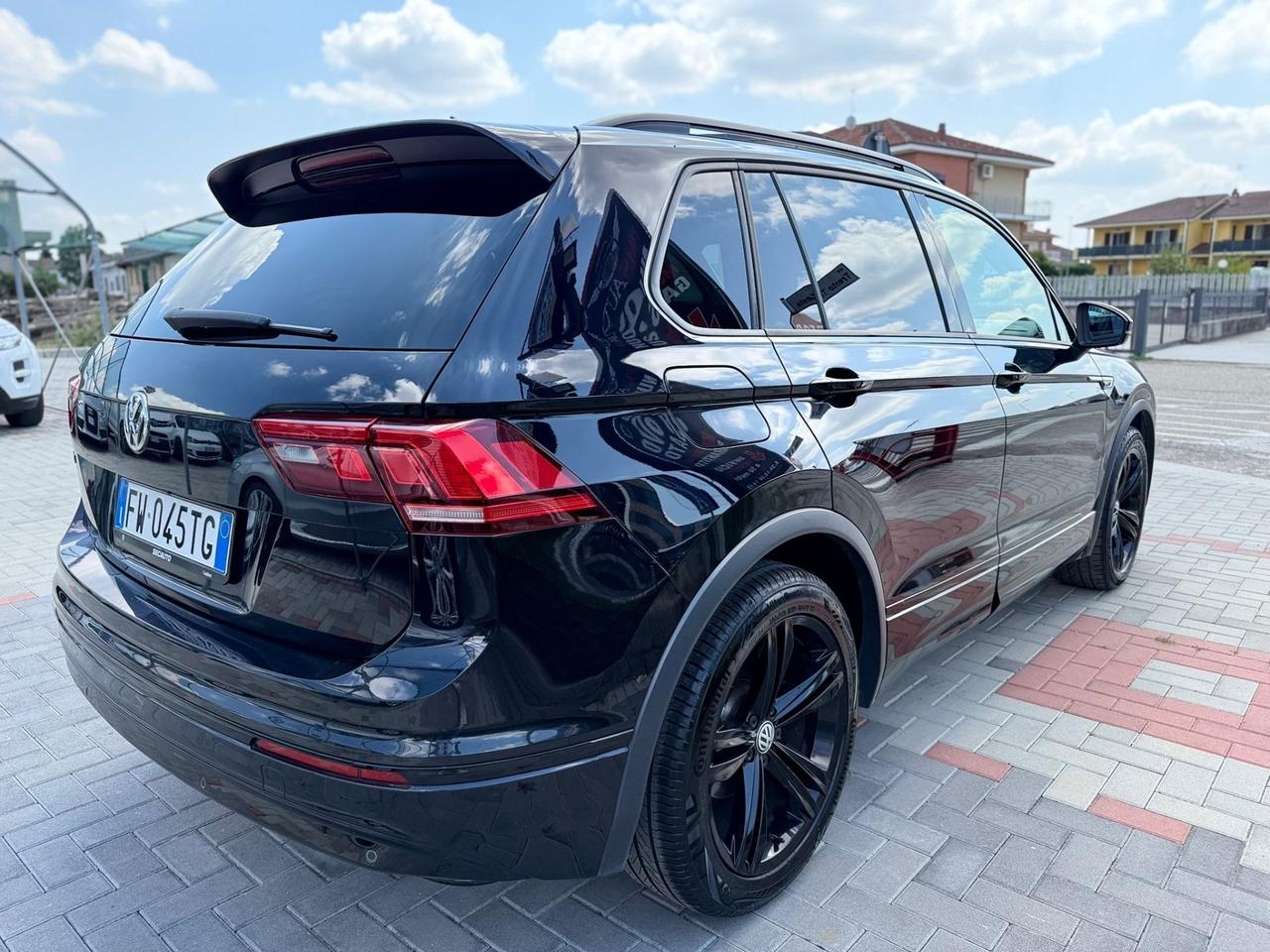 Volkswagen Tiguan 2.0TDI 150CV DSG R-LINE*UNICO PROP