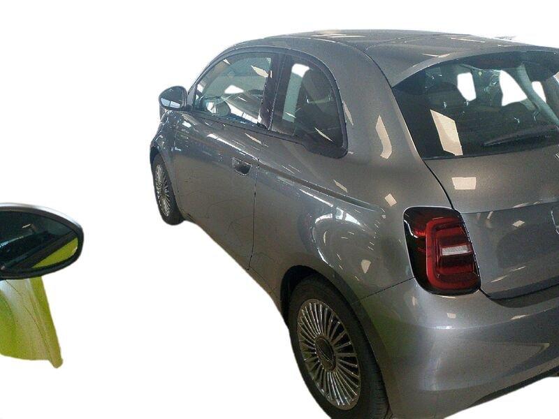 FIAT 500e 500 Nuova 500 Hatchback My23 La Nuova 500 - 320 Berlina