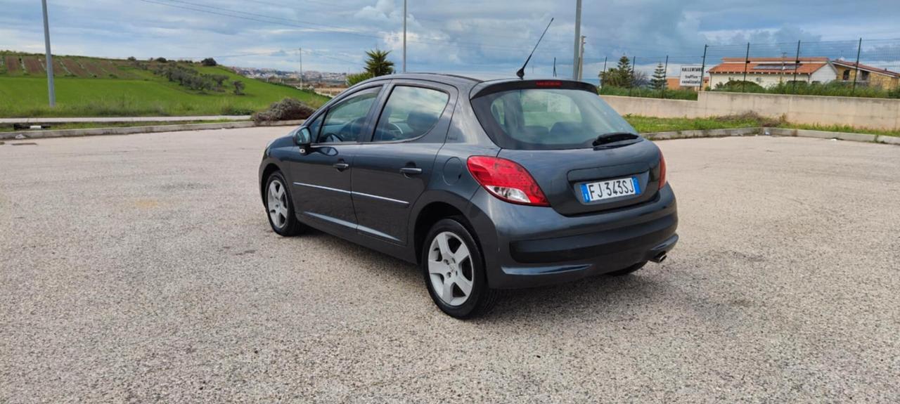 Peugeot 207 1.6 8V HDi 93CV 5p. Allure