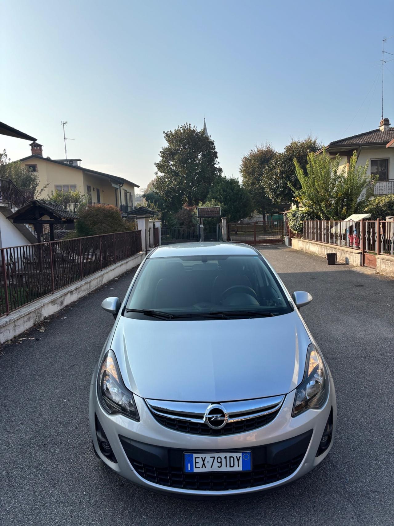 Opel Corsa 1.2 5 porte Sport