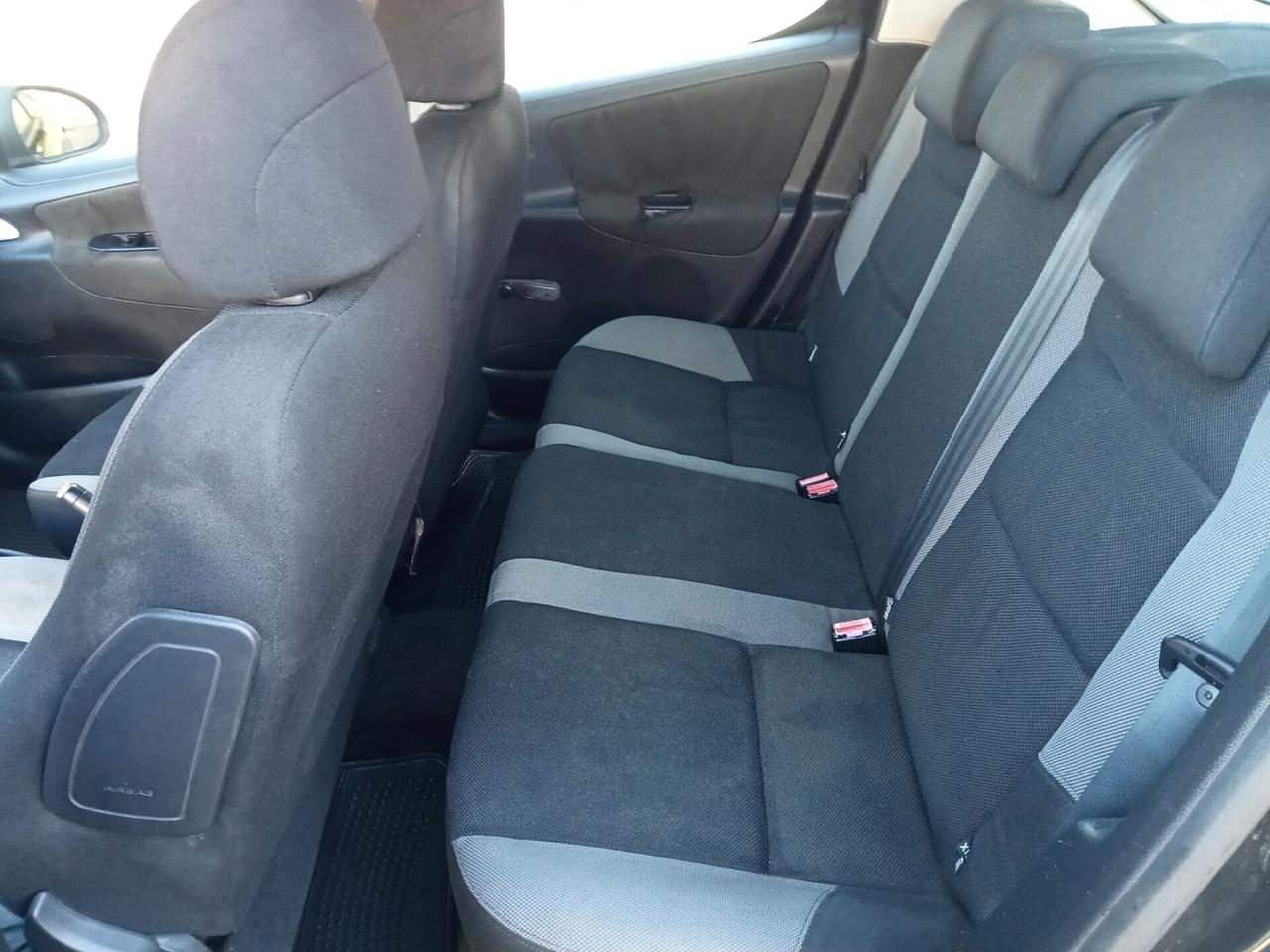 Peugeot 207 1.4 HDi 70CV 5p