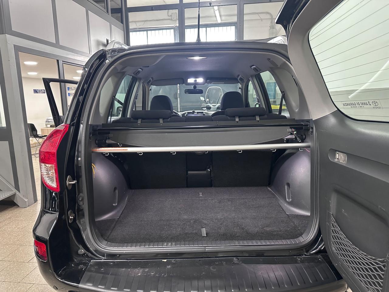 Toyota RAV 4 RAV4 2.2 D-4D 136 CV Luxury 11/2006