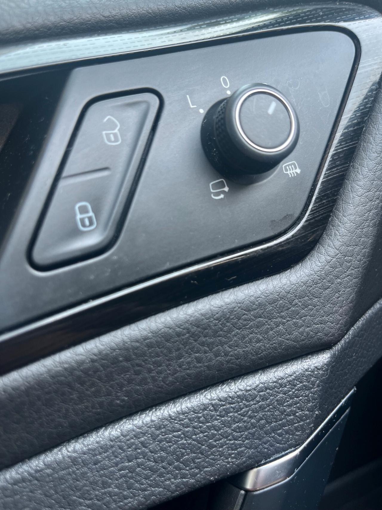 VOLKSWAGEN GOLF VII TGI METANO 130CV EXECUTIVE DSG NAVI ALCANTARA SENSORI DI PARCHEGGIO ANTERIORI POSTERIORI CERCHI IN LEGA OK NEOPATENTATI - CON € 25 percorrenza KM 460 - GARANZIA 12 MESI -
