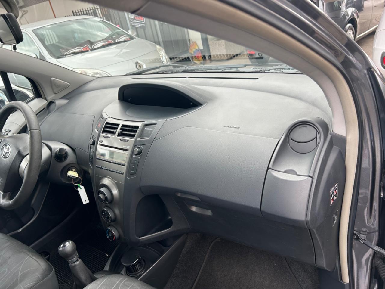Toyota Yaris 1.0 5 porte
