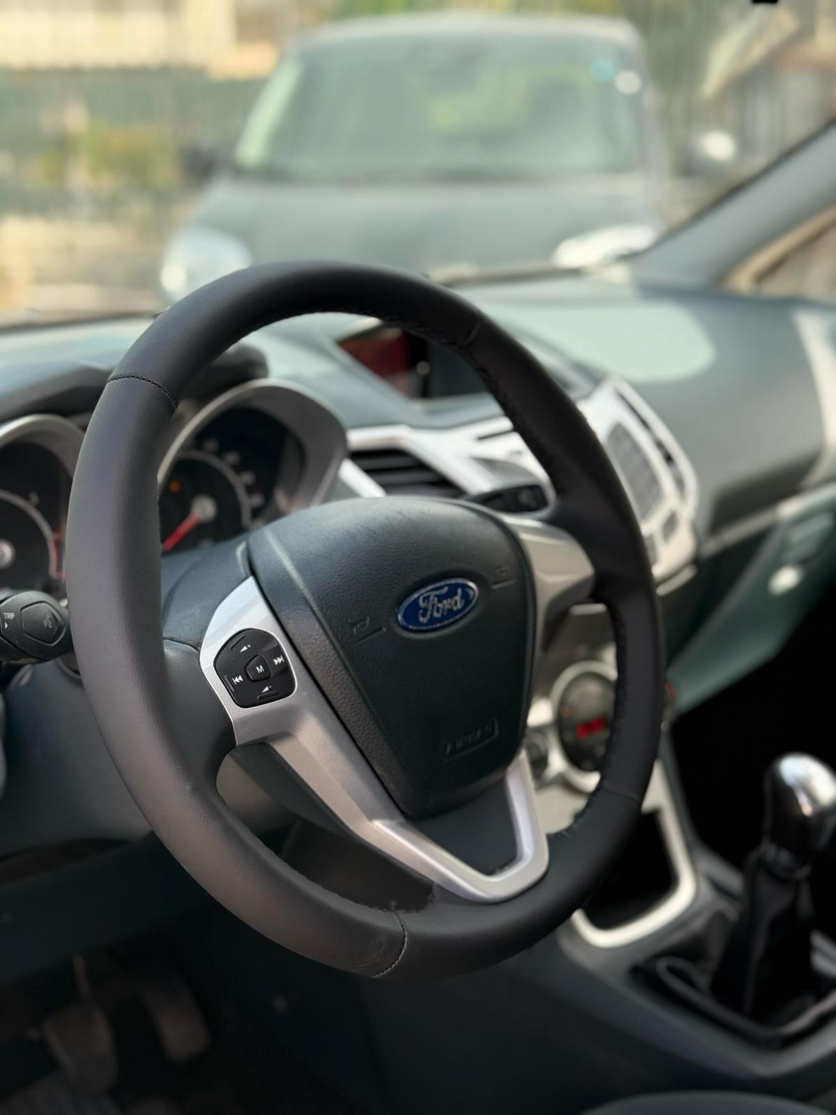 Ford Fiesta Titanium 5 porte benzina/gpl
