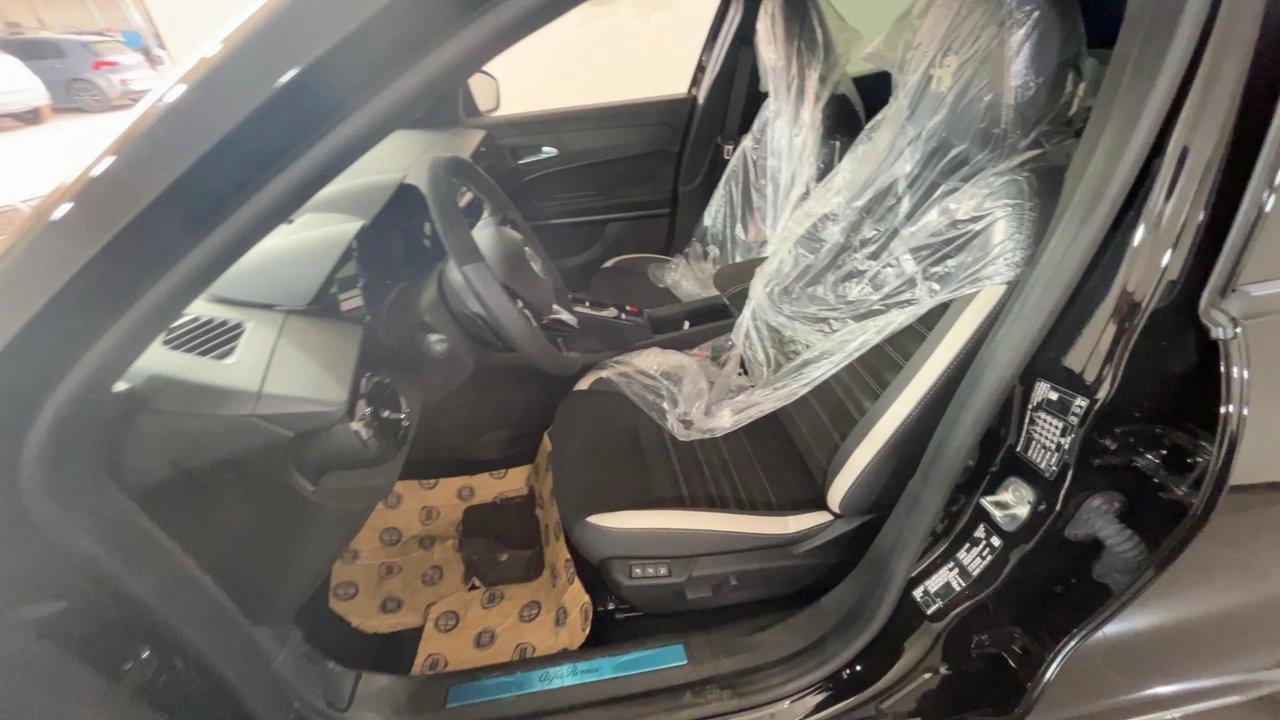 Alfa Romeo Junior 1.2 ibrida Speciale 145cv edct6 + Tetto