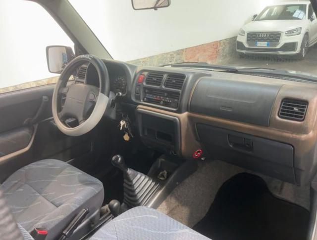 SUZUKI Jimny 1.3i 16V cat 4WD JLX