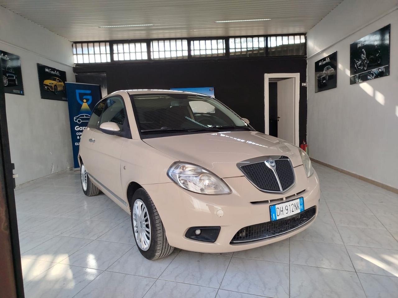 Lancia Ypsilon 1.4 benzina CON GARANZIA