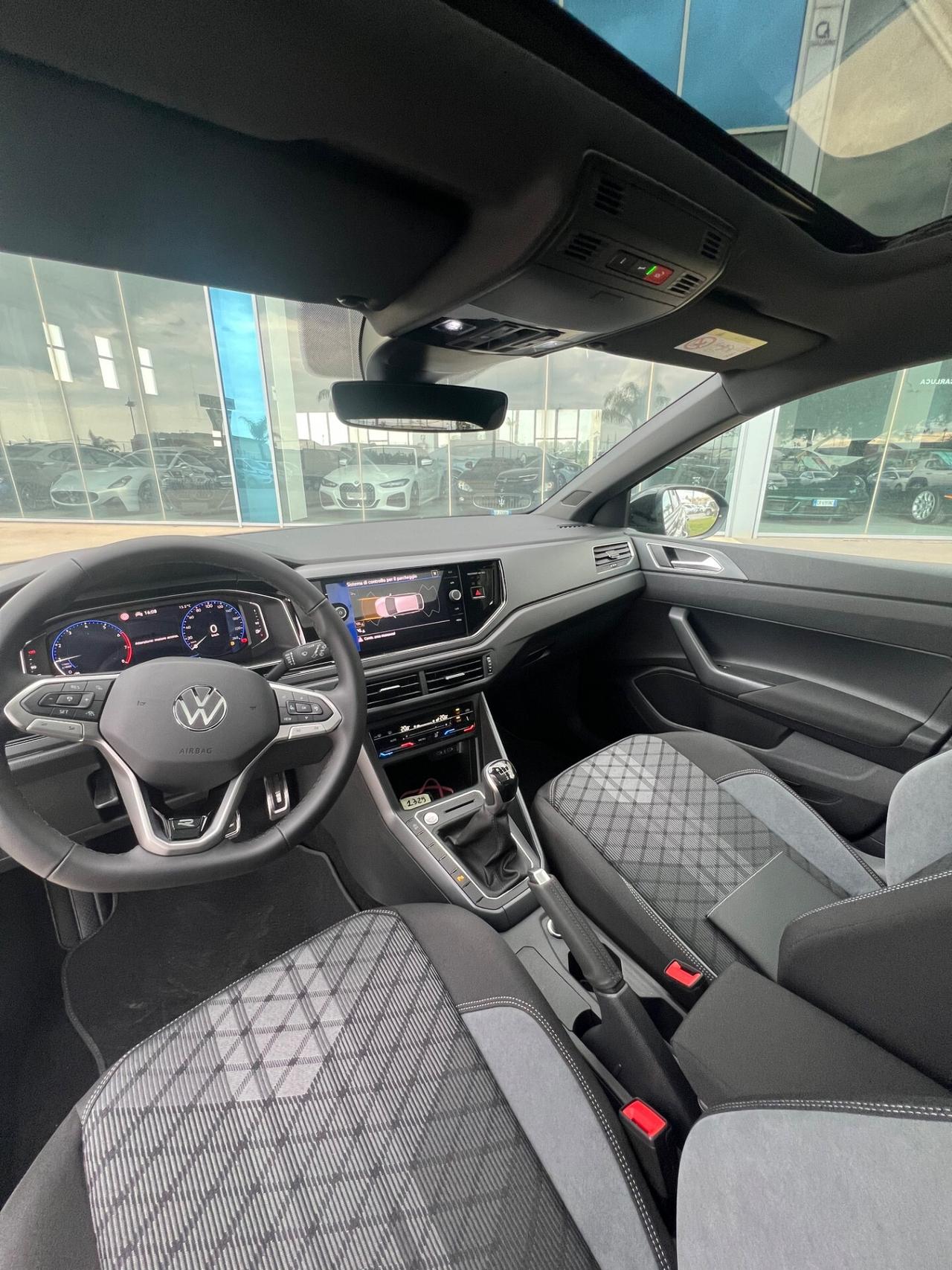 Volkswagen Taigo 1.0 TSI 115 CV R-Line Plus possibilità noleggio no scoring