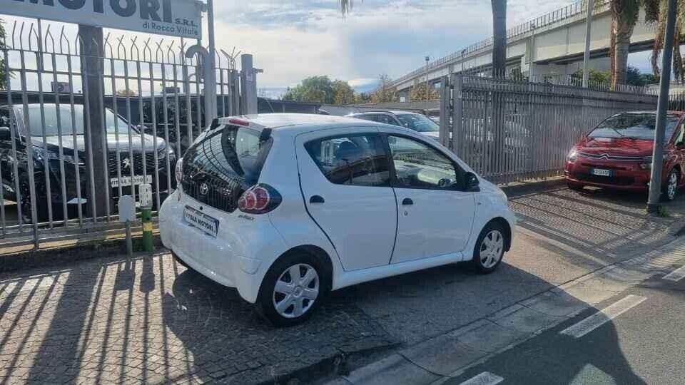 Toyota Aygo 1.0 VVT-i 5 porte 68 CV