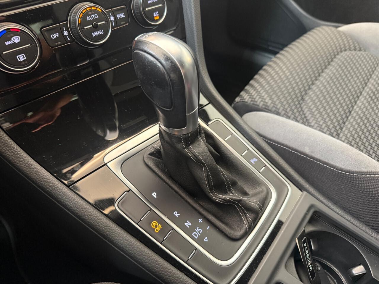 Volkswagen Golf 2.0 TDI DSG 5p R-LINE BlueMotion Technology