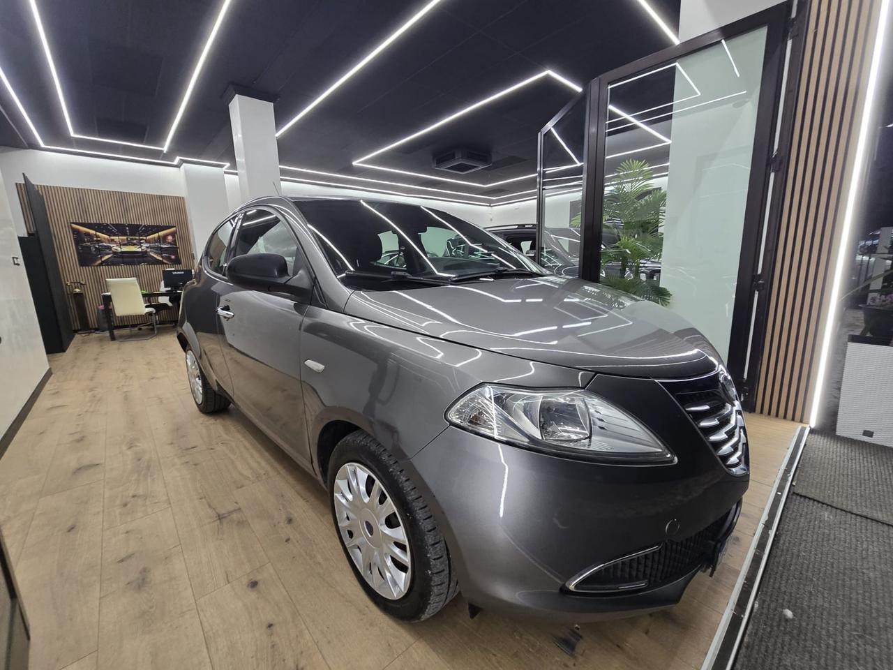 Lancia Ypsilon 1.3 MJT 75 CV Unyca