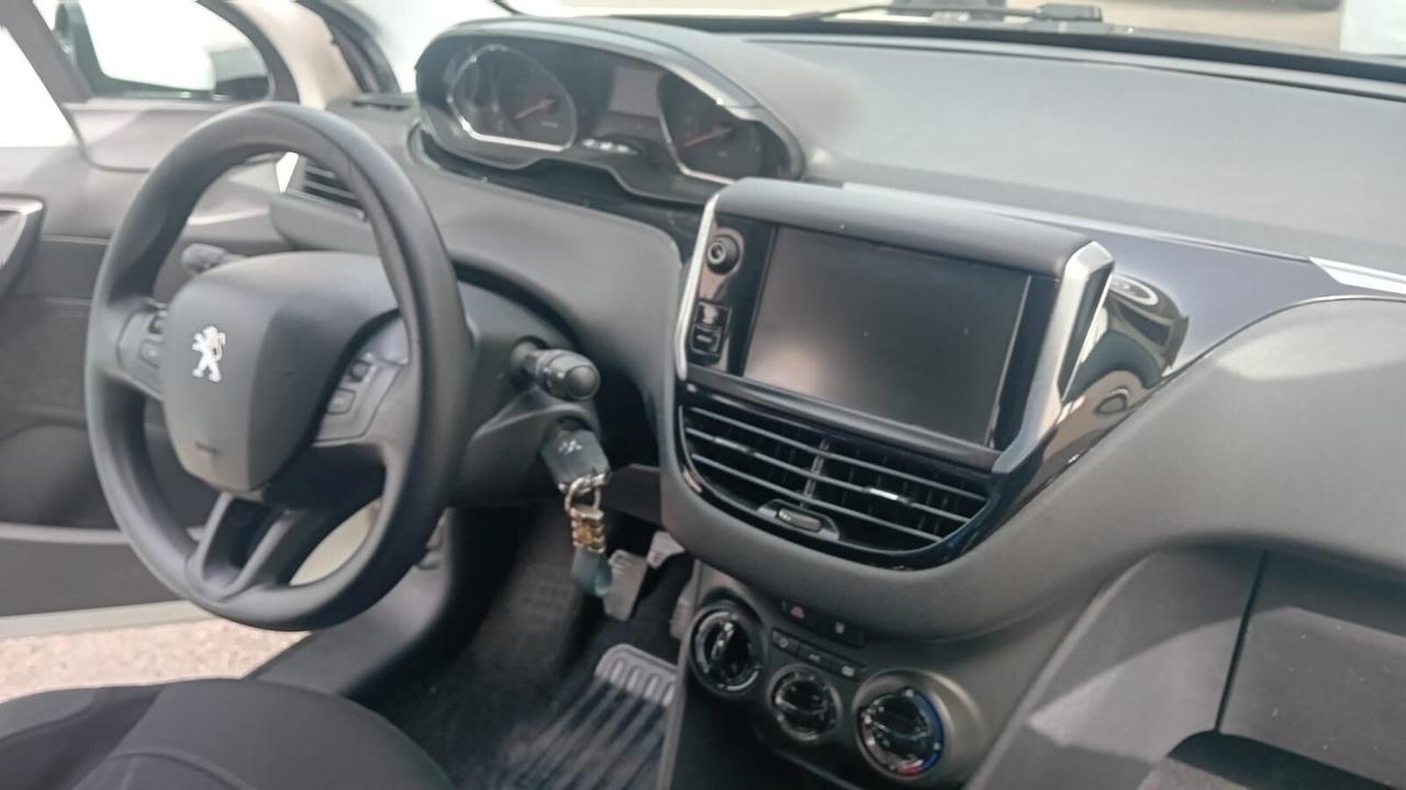 Peugeot 208 -1.4 hdi -5P-full-2013