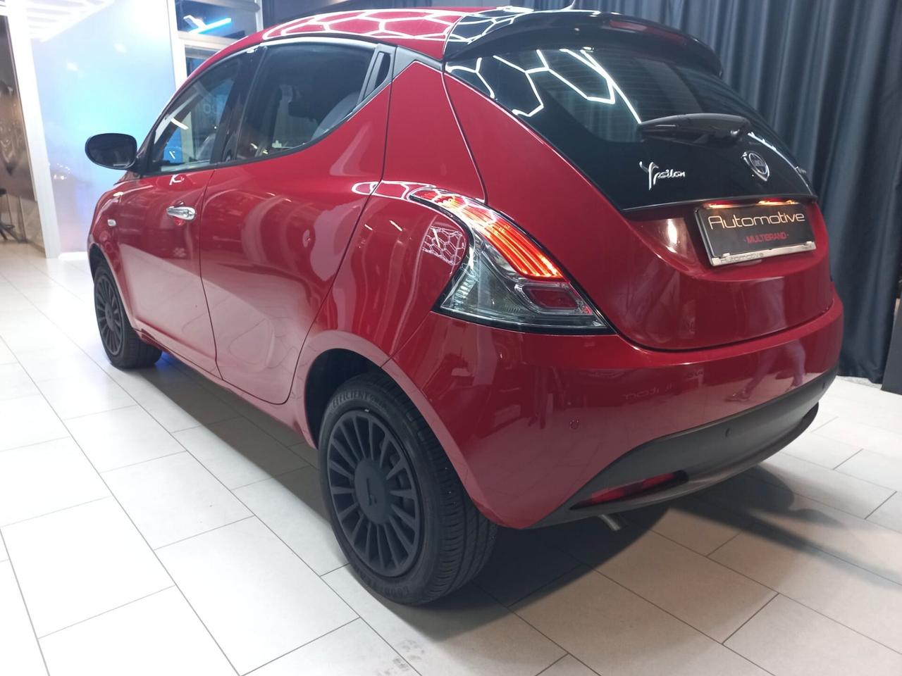 Lancia Ypsilon 1.0 FireFly 5 porte S&S Hybrid Silver
