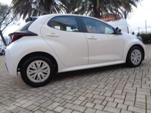 Toyota Yaris 1.0 5 porte Active OK NEOPATENTATI NO VINCOLO DI FINANZIAMENTO