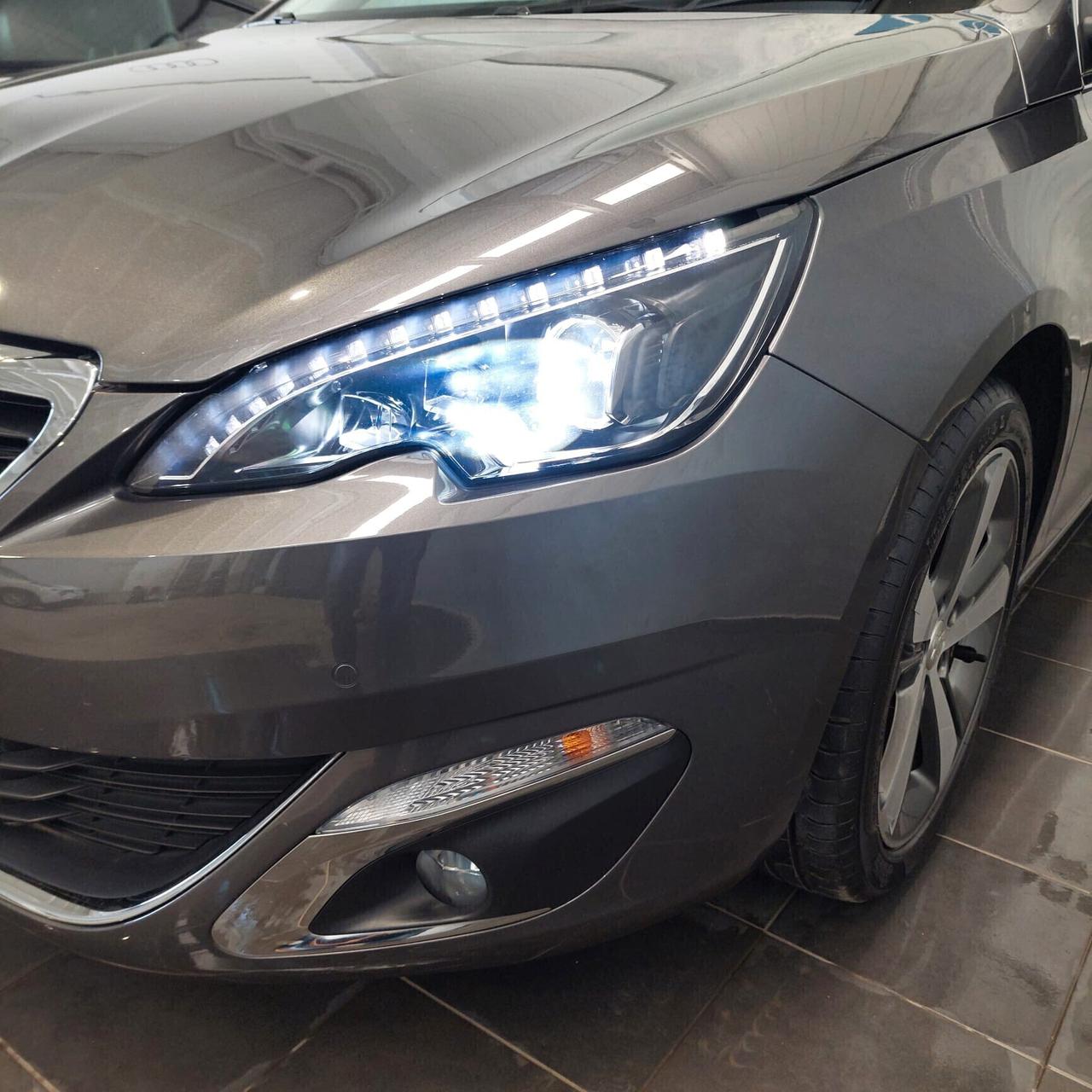 Peugeot 308 1.2 turbo benzina