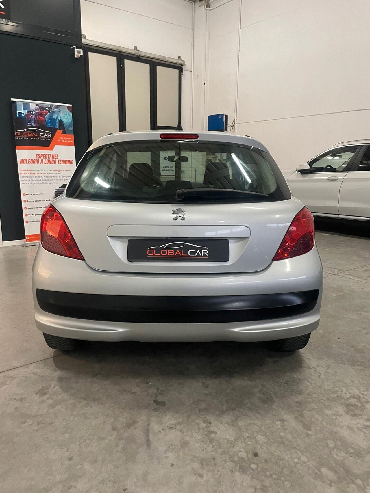 Peugeot 207 1.4 8V 75CV 3p. benz ok neopatentati