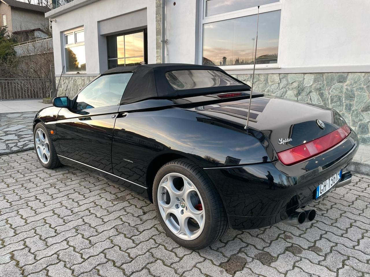 Alfa Romeo Spider 916 3.0 V6 Red Style