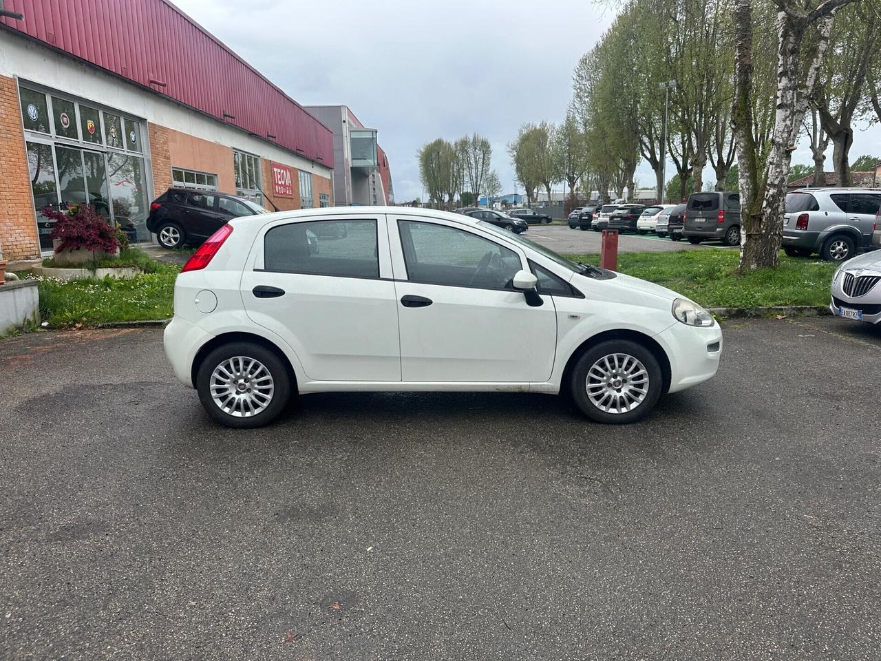 Fiat Punto 1.2 8V 5 porte Lounge gancio traino