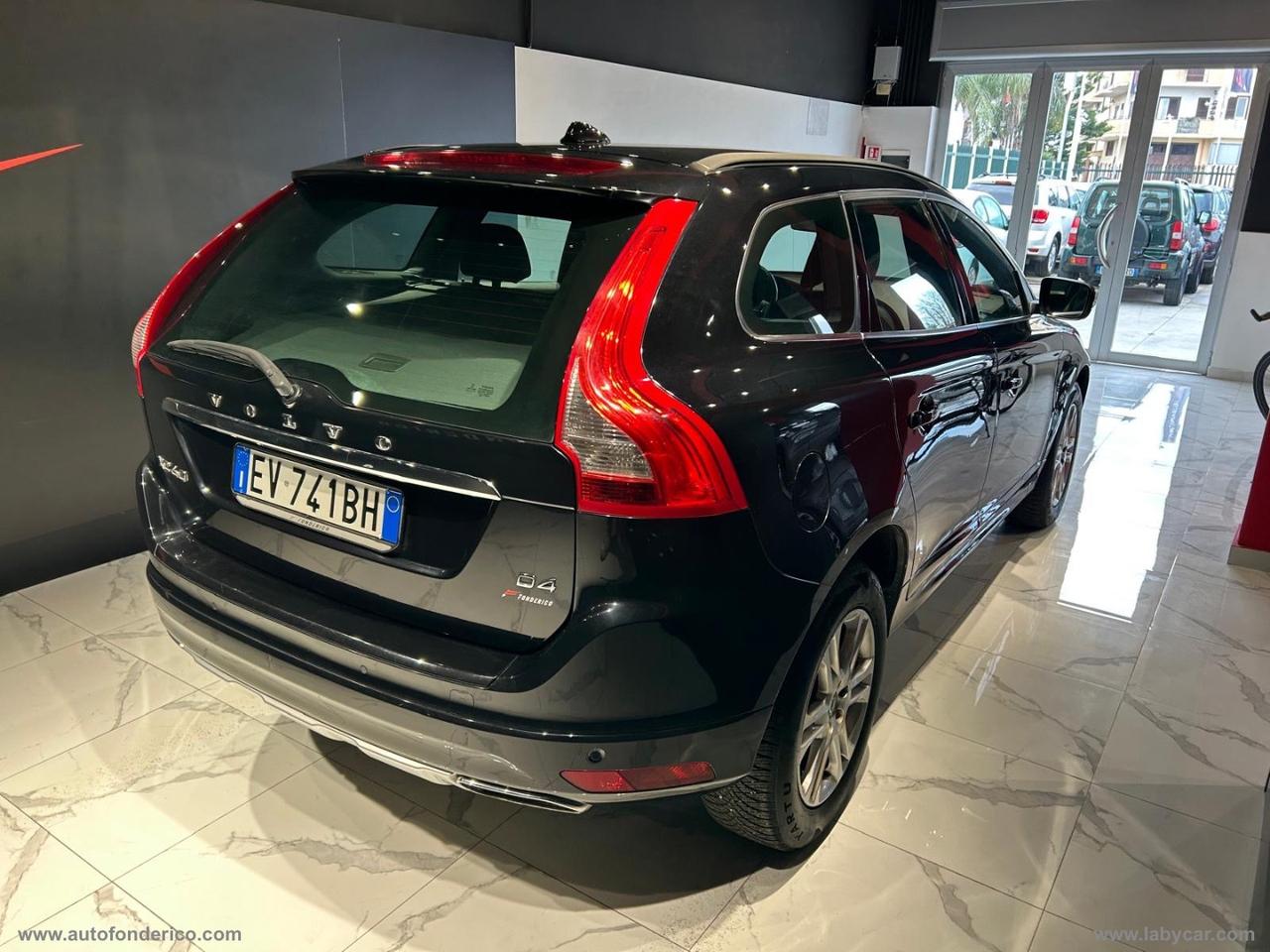 VOLVO XC60 D4 R-design Momentum