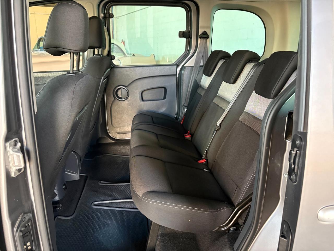 Renault Kangoo 1.5 blue dci Limited 116cv AUTOVETTURA