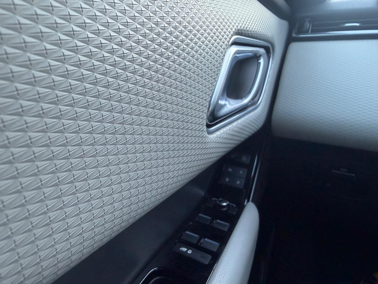 Land Rover Range Velar 2.0D I4 240 CV SE