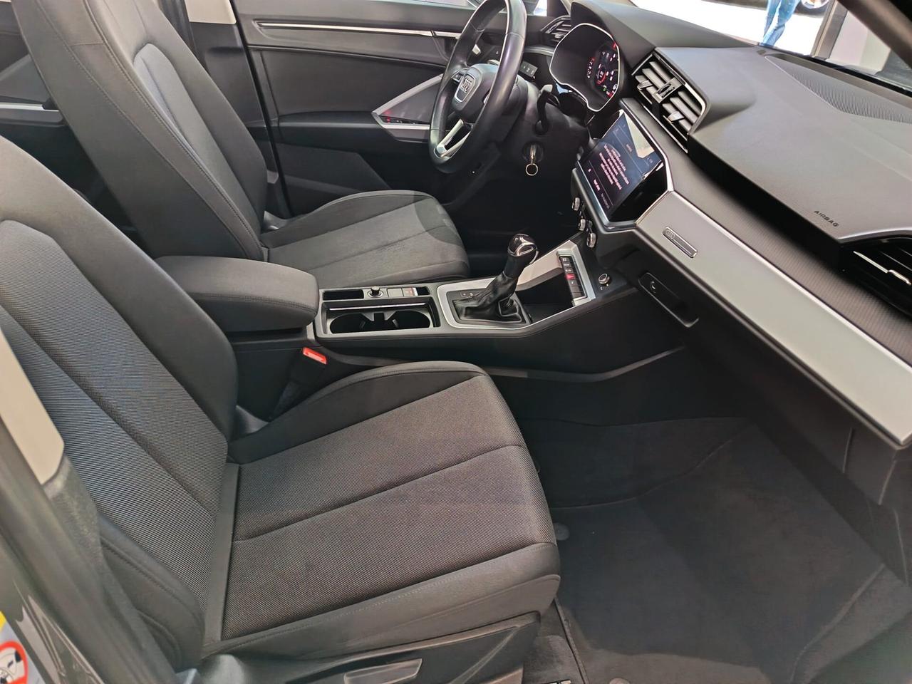 Audi Q3 35 TDI S tronic Business