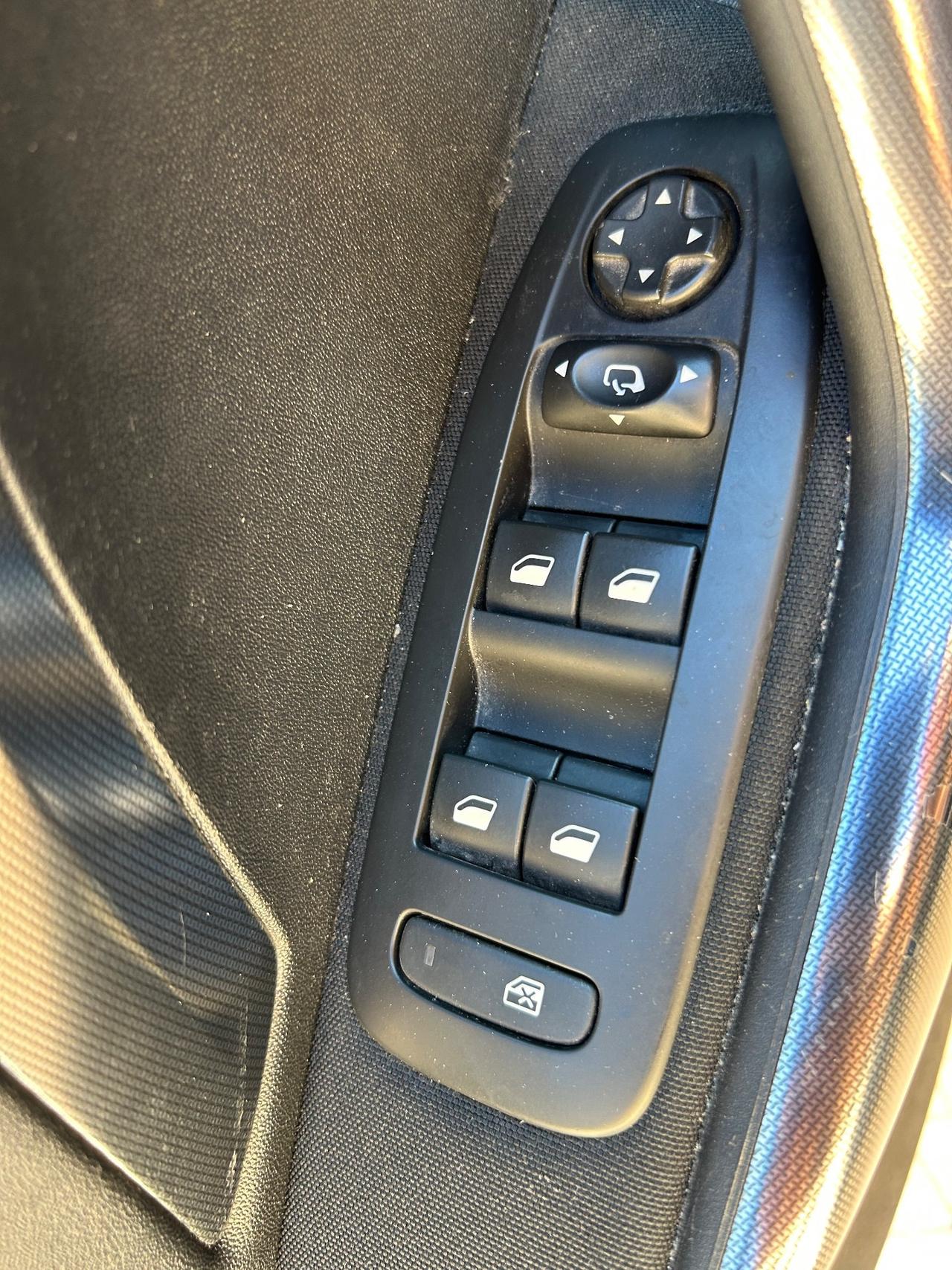 Peugeot 2008 BlueHDi 100 S&S Black Matt