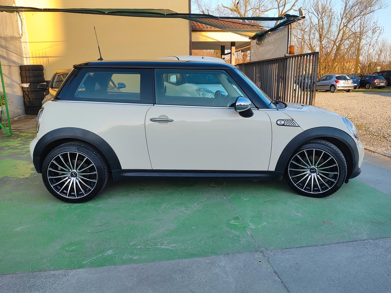 MINI COOPER ONE - adatta a neopatentati