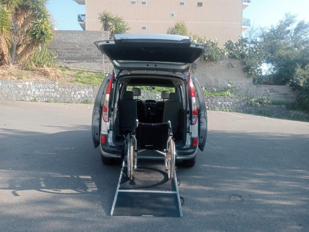 Renault Kangoo Pianale ribassato con rampa disabili in carrozzina