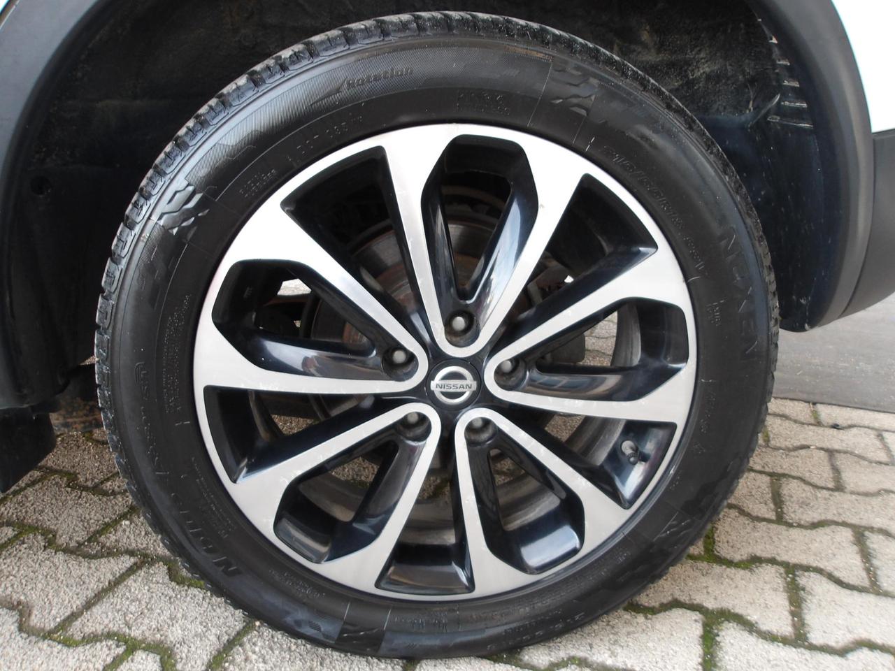 Nissan Qashqai 1.5 dci Tekna Dpf FL *TETTO PANORAMICO * GANCIO DI TRAINO *