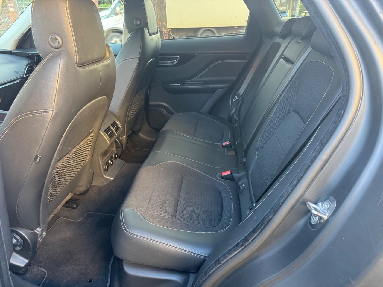 Jaguar F-Pace 2.0 D 180 CV AWD R-Sport garanzia 12 m