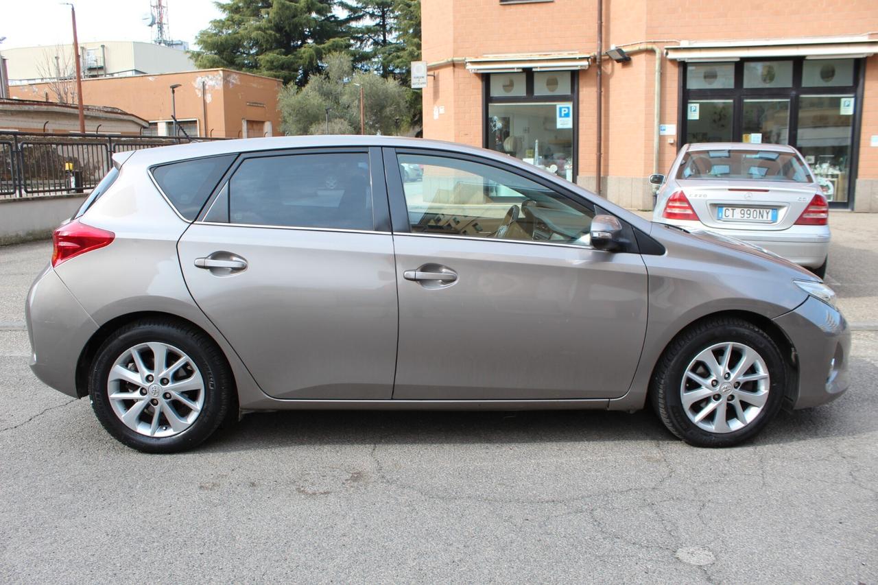 Toyota Auris 1.4 D-4D Active