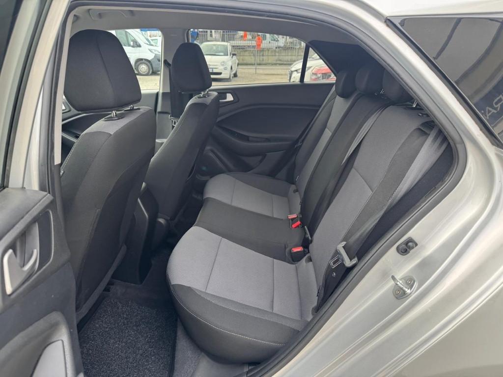 HYUNDAI i20 II 2018 - i20 5p 1.2 mpi Connectline 75cv