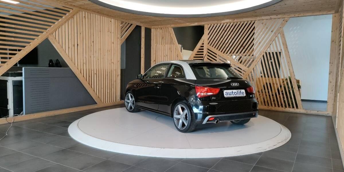Audi A1 1.6 tdi Attraction 105cv