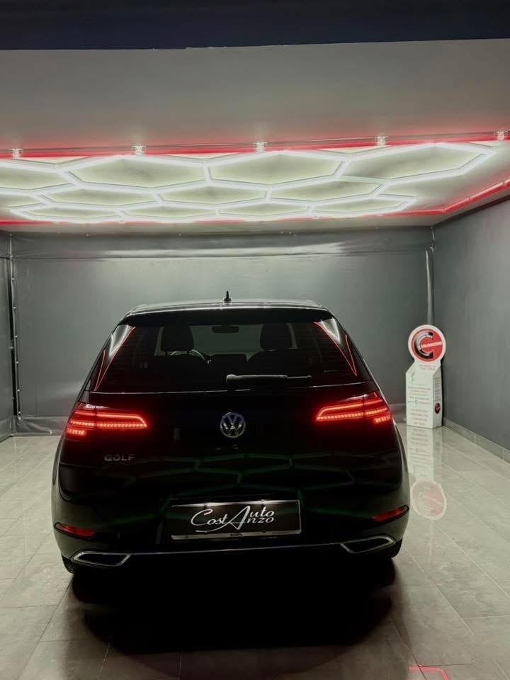 Volkswagen Golf 7.5 R 1.6 TDI 116cv DSG Executive BlueMotion Technology 2018