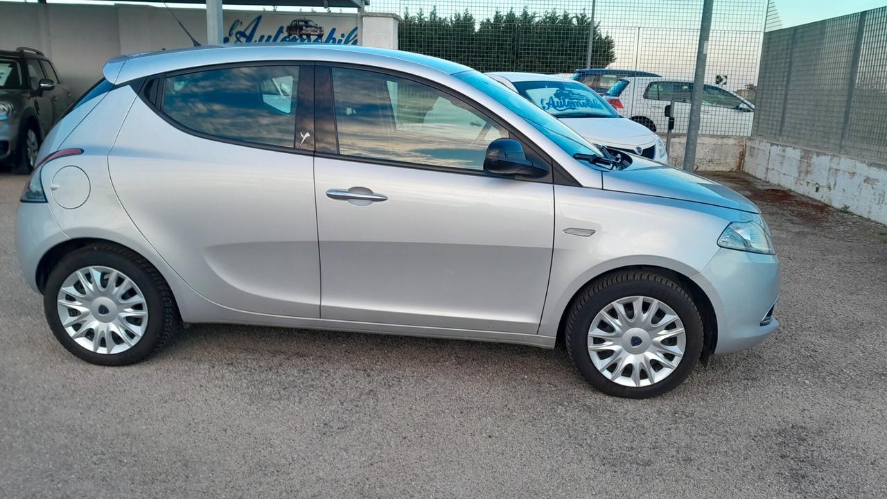 Lancia Ypsilon 1.2 69 CV Unyca