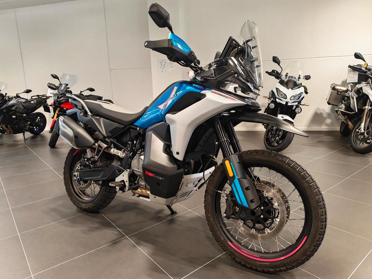 Cf Moto 800MT-X 2025