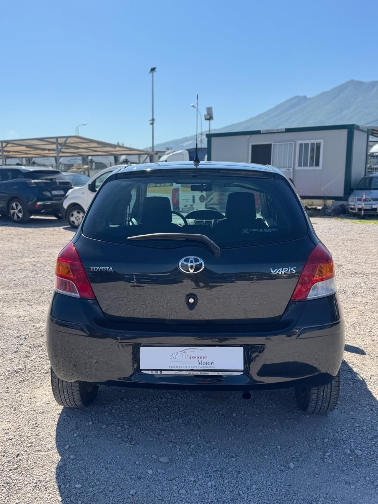 Toyota Yaris 1.0 5 porte Luxury pack automatica