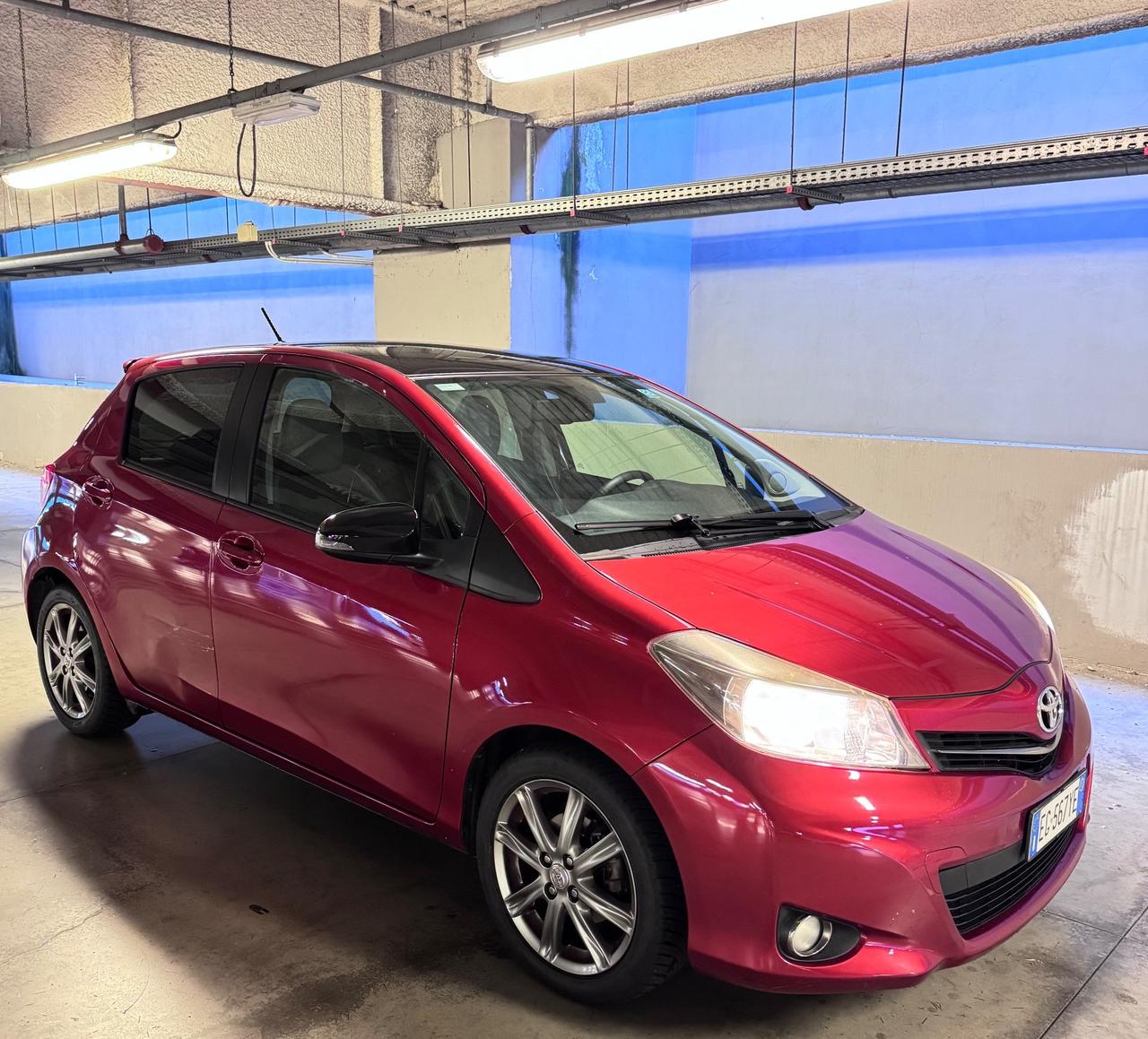 Toyota Yaris 1.3 5 porte Lounge con solo 92.065 km!